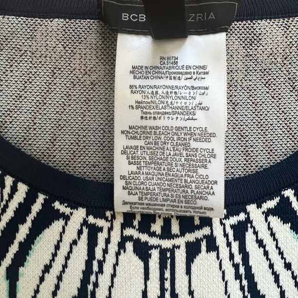 BCBGMaxazria Blue Mayim Batik Jacquard Knit Crop Top Size Small - Picture 3 of 4